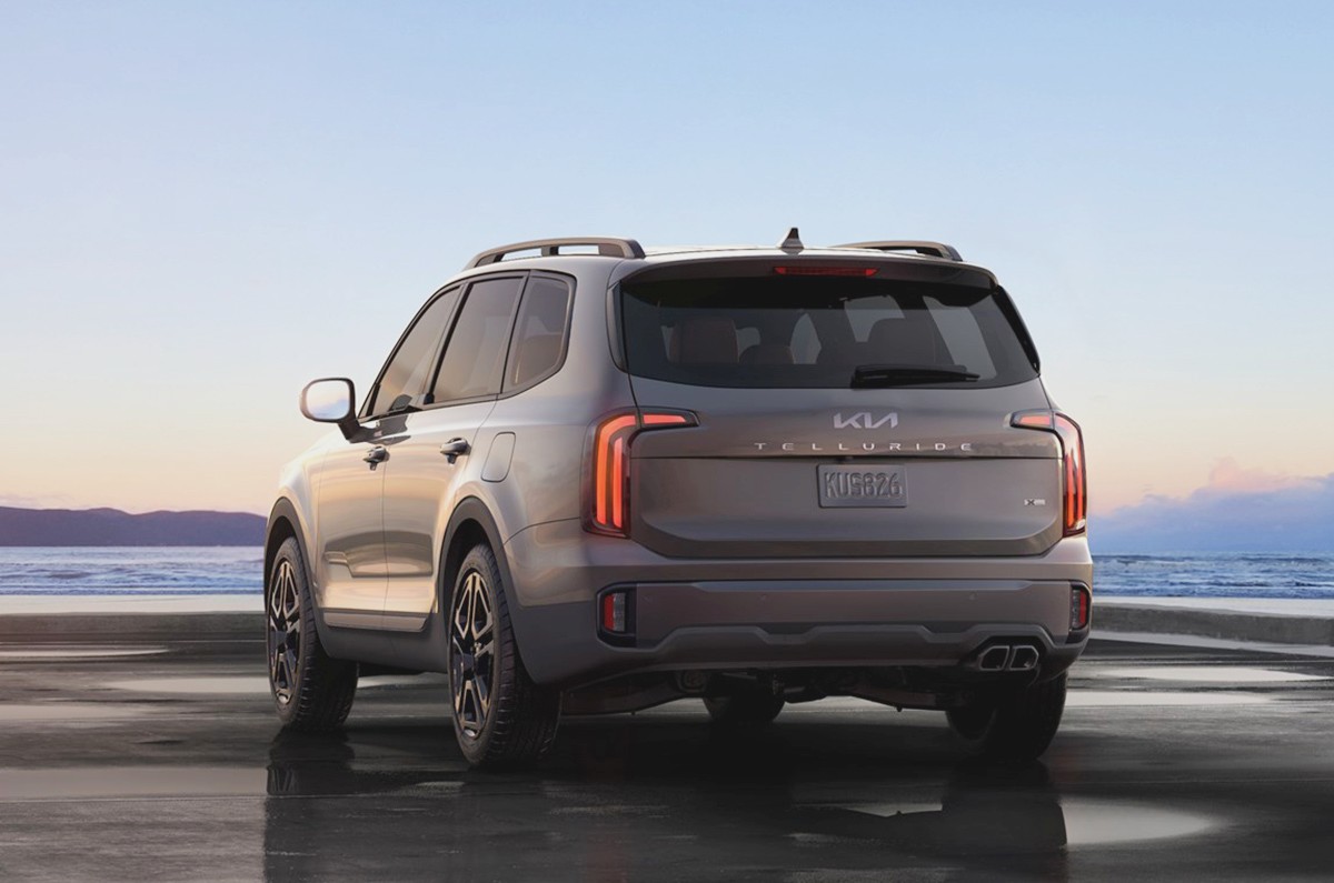 2023 Kia Telluride rear quarter